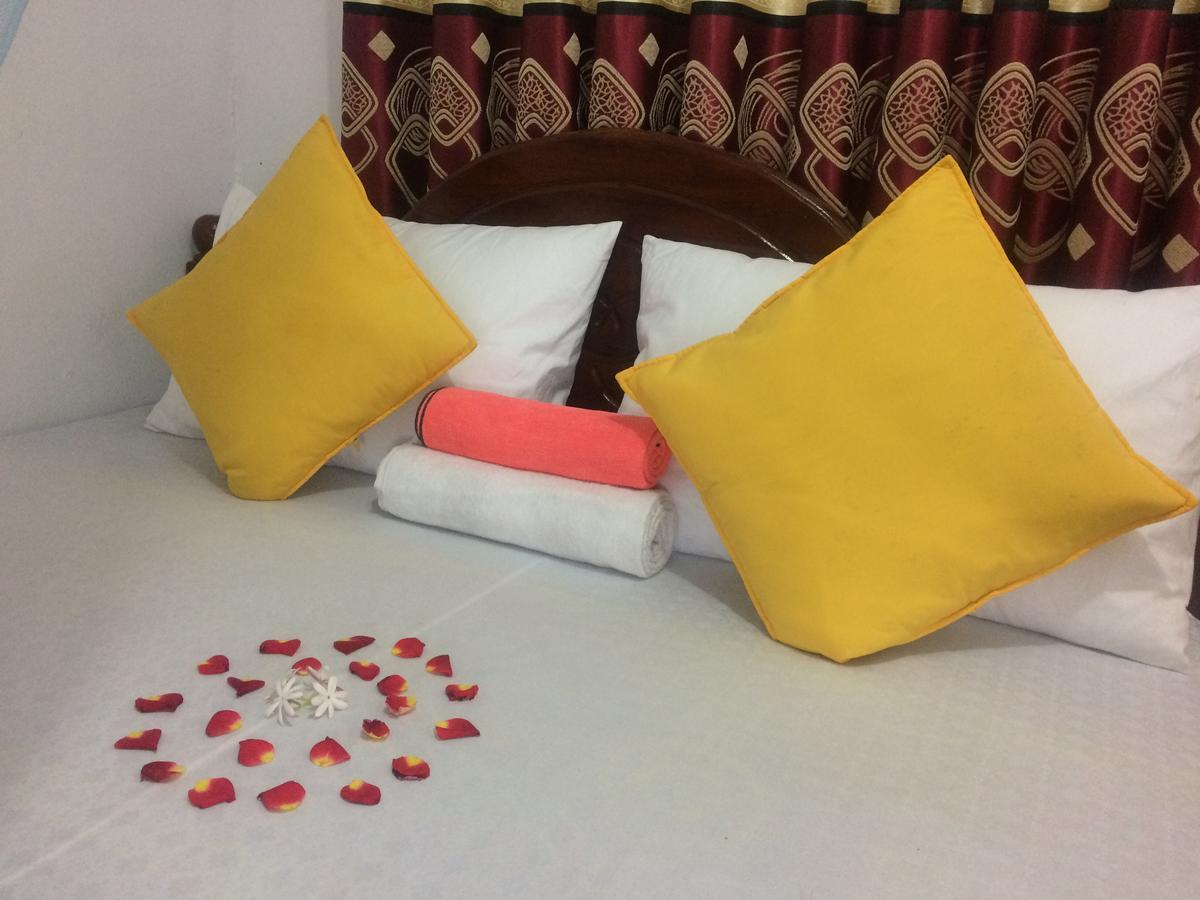 Vinish Inn Nallathanniya ภายนอก รูปภาพ